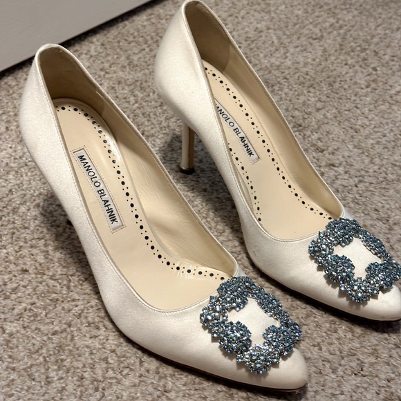 Manolo Blahnik Hangisi - Picture 6 of 6